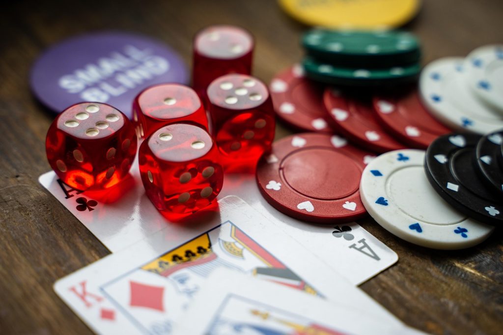 Pay’n Play -kasinot tarjoavat nopeaa pelaamista – kortit ja pelimerkit valmiina.
